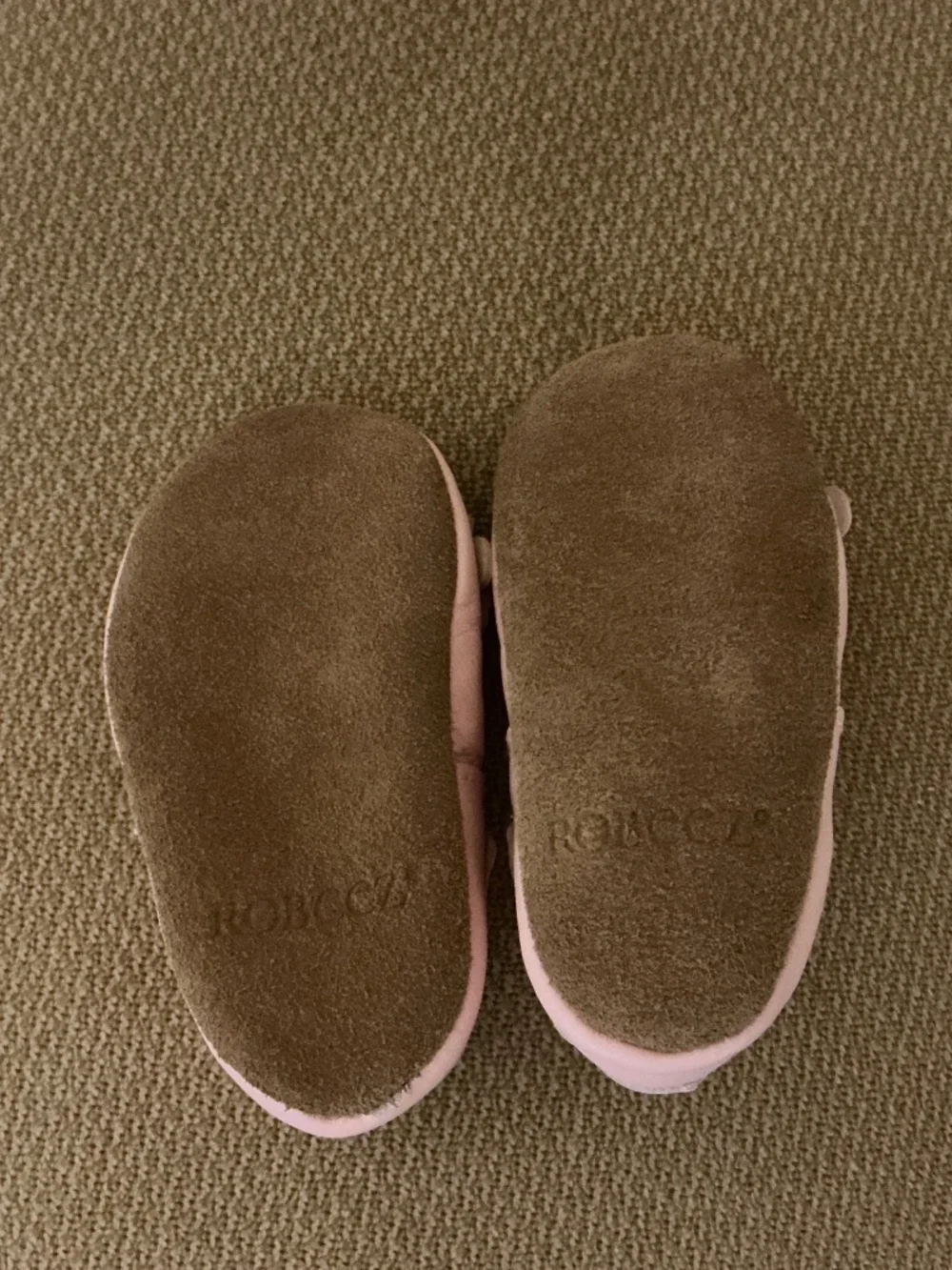 Robeez - infant light pink shoes, 0-6 months size